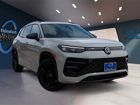 New 2026 Volkswagen Tiguan SE R-Line image 3