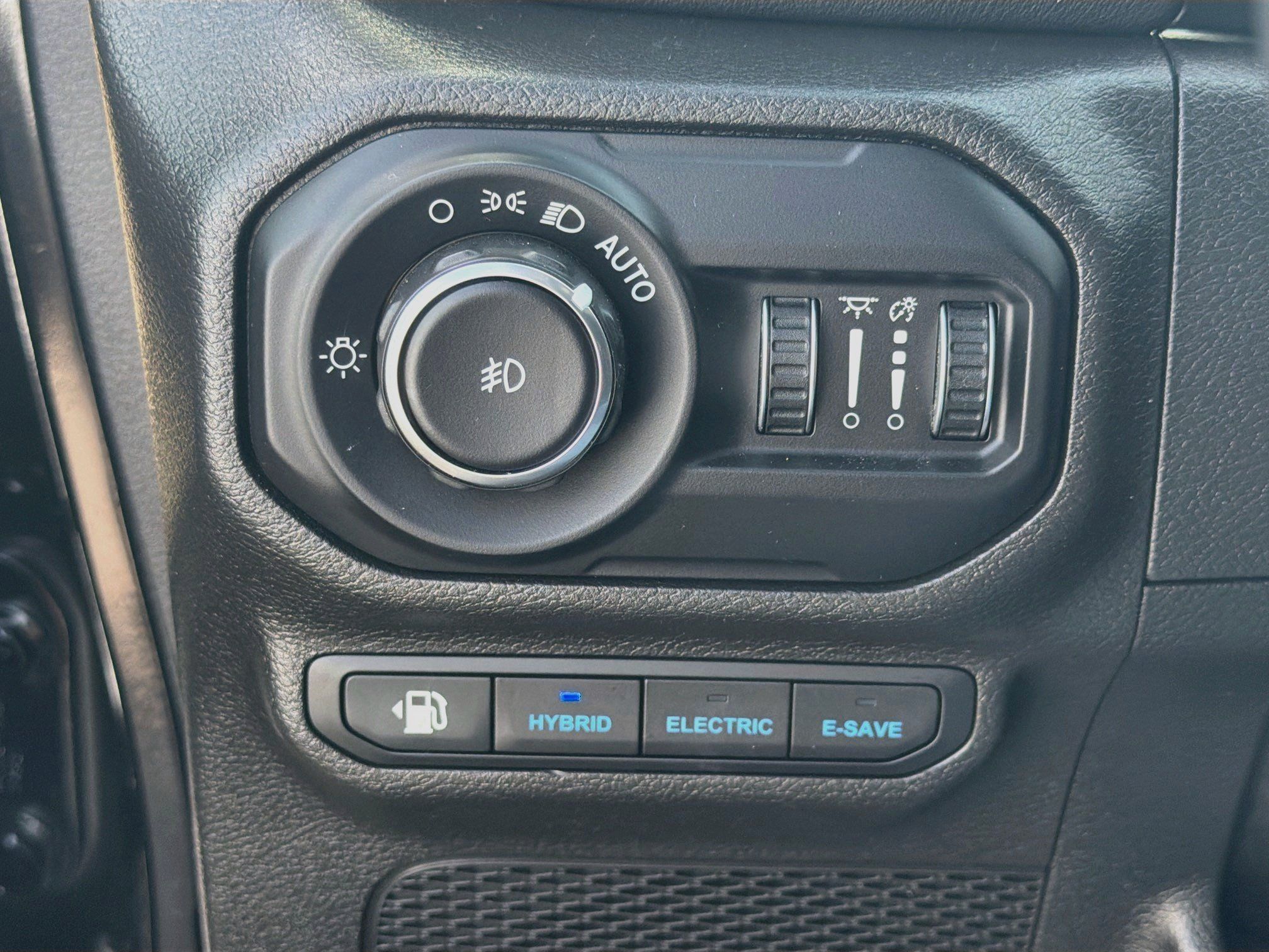 Used 2022 Jeep Wrangler Unlimited Sahara AWD/4WD image 17