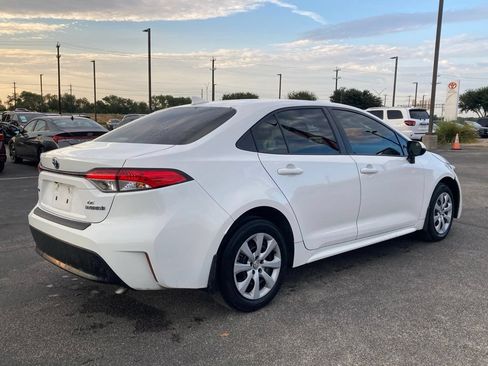 Used 2024 Toyota Corolla LE FWD image 5
