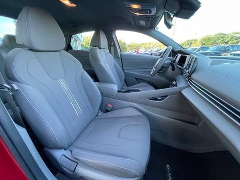 Used 2025 Hyundai Elantra Sport FWD image 27