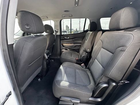 Used 2023 GMC Acadia SLE w/ Driver Convenience Package FWD image 17