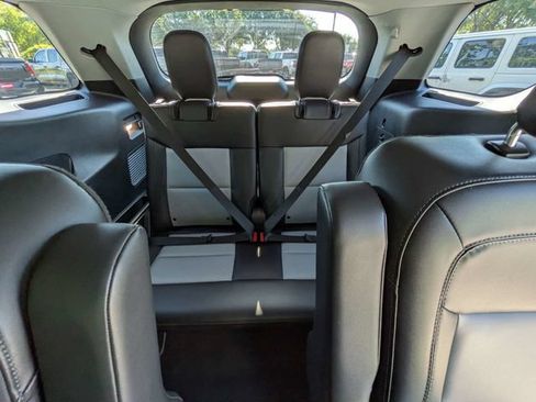 Used 2022 Ford Explorer XLT w/ Equipment Group 202A RWD image 16