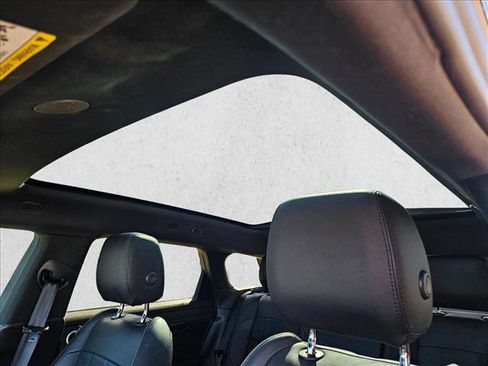 Used 2023 Land Rover Range Rover Evoque R-Dynamic S image 17