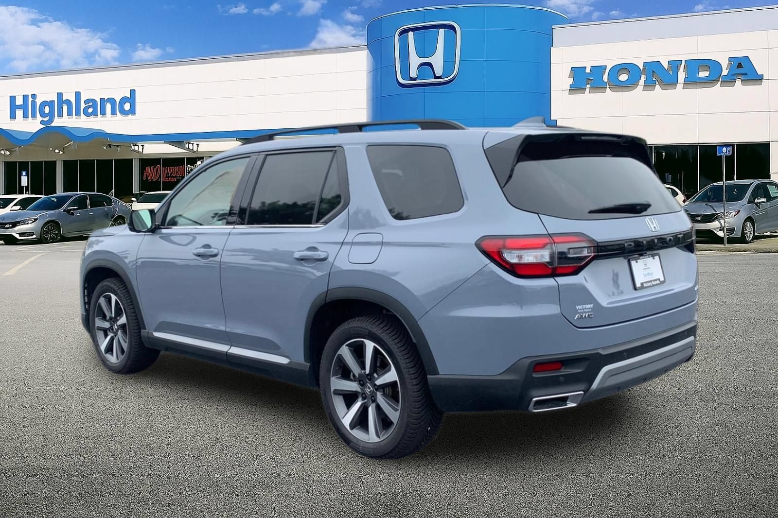 Used 2025 Honda Pilot Elite image 3