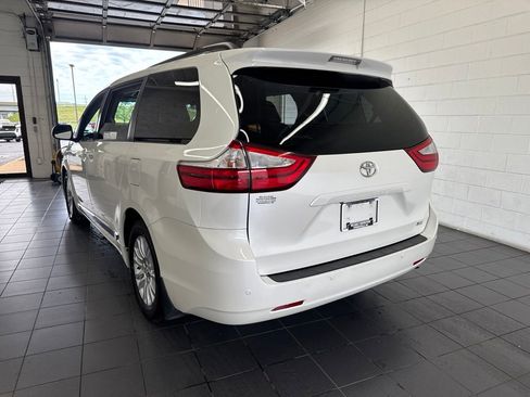 Used 2017 Toyota Sienna XLE w/ XLE Navigation Package FWD image 6