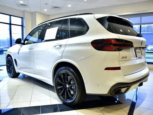 Used 2024 BMW X5 xDrive40i w/ M Sport Package image 4