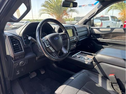 Used 2018 Ford Expedition Limited w/ Equipment Group 301A AWD/4WD image 9