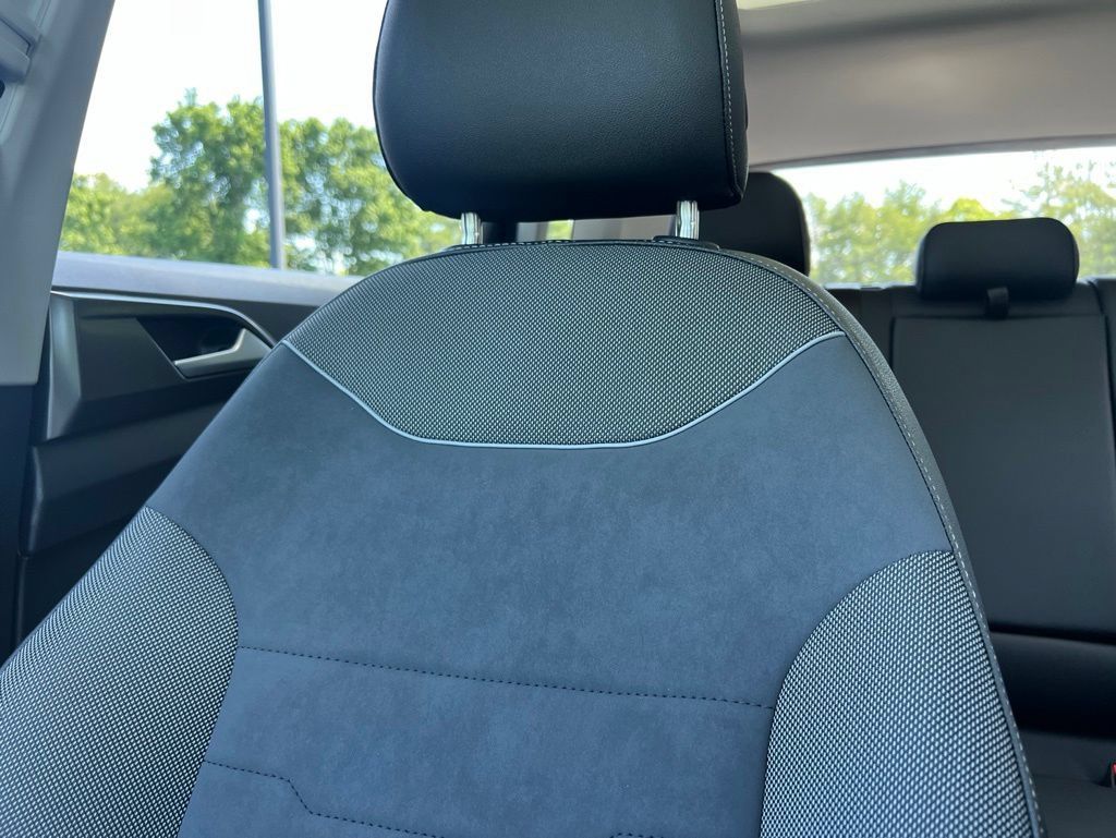 New 2026 Volkswagen Taos SE FWD image 22