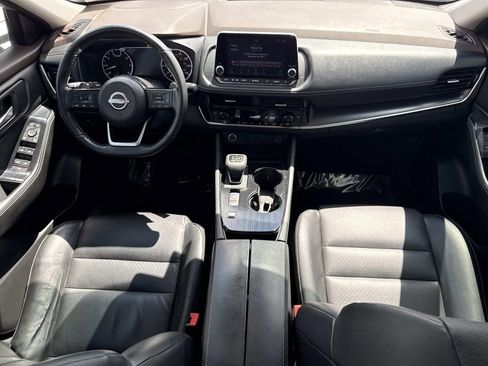 Used 2022 Nissan Rogue SV w/ SV Premium Package FWD image 17