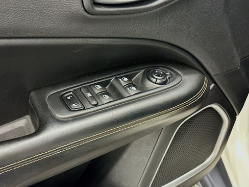 Used 2018 Jeep Compass Limited AWD/4WD image 15