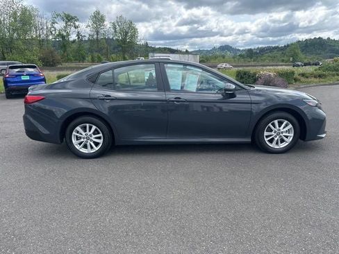 Used 2025 Toyota Camry LE AWD/4WD image 9