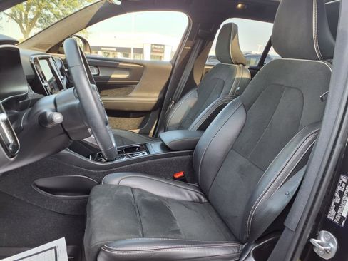 Used 2022 Volvo XC40 T5 R-Design w/ Advanced Package image 11