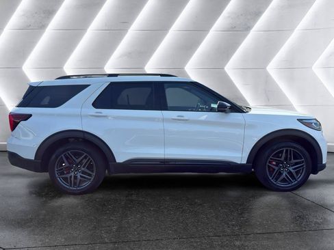 Used 2025 Ford Explorer ST RWD image 8