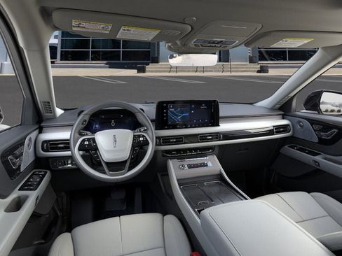 Used 2026 Lincoln Aviator Reserve AWD/4WD image 9