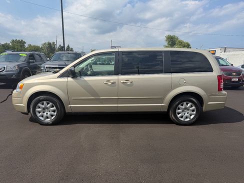 Used 2010 Chrysler Town & Country LX FWD image 2