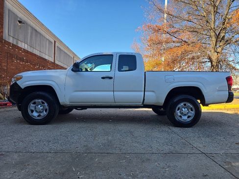 Used 2019 Toyota Tacoma SR image 5
