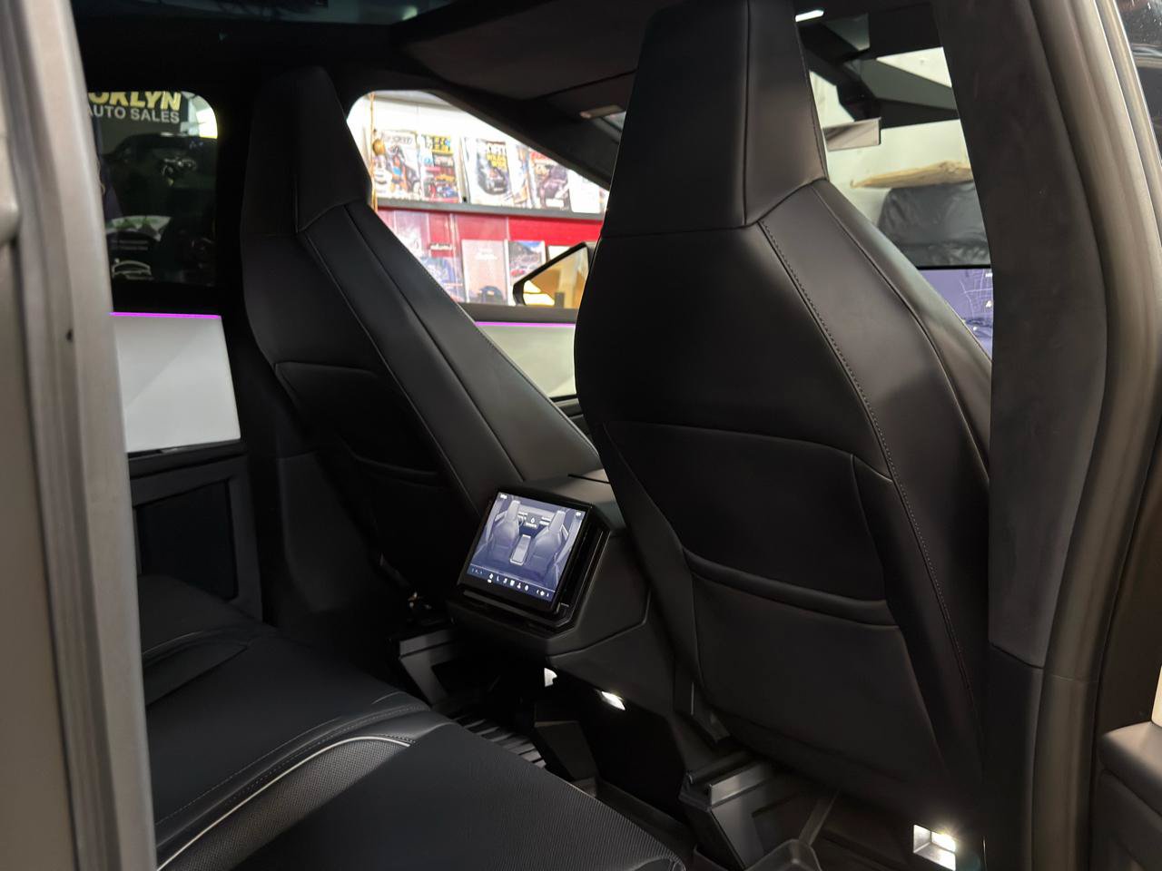 Used 2024 Tesla Cybertruck AWD Crew Cab image 19