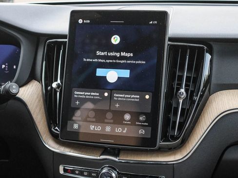 New 2027 Volvo XC60 B5 Plus AWD/4WD image 24
