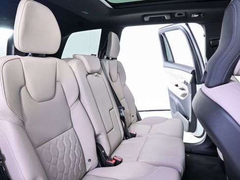 Certified 2025 Volvo XC90 B6 Plus image 25