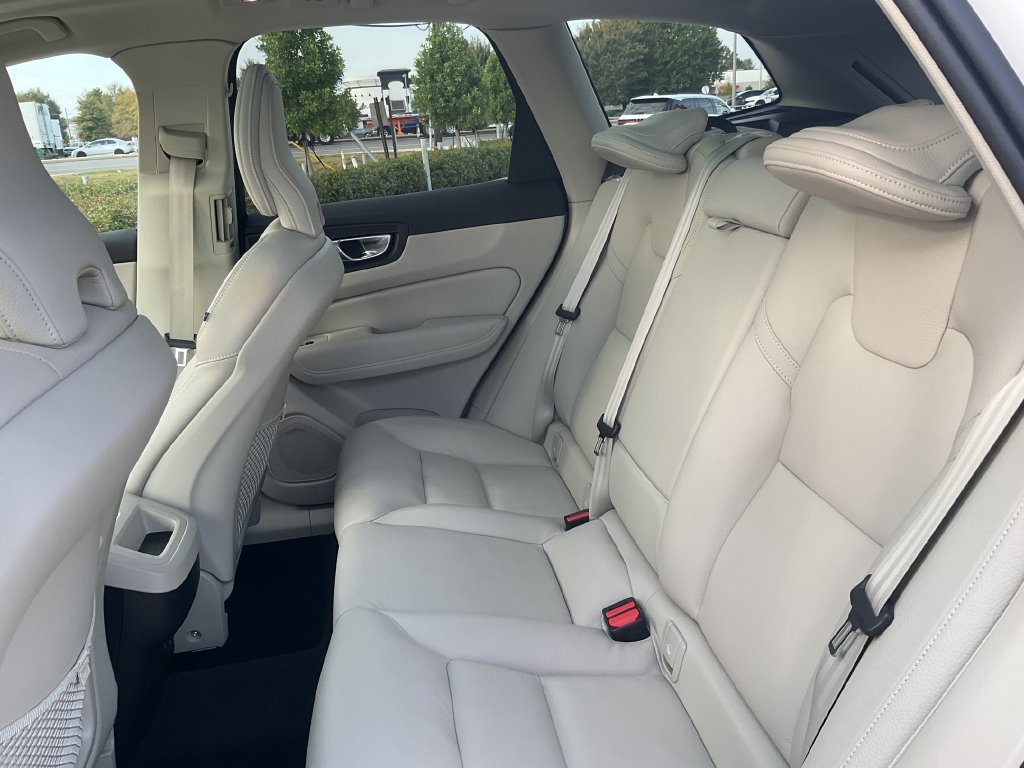 Used 2024 Volvo XC60 B5 Plus w/ Climate Package AWD/4WD image 16