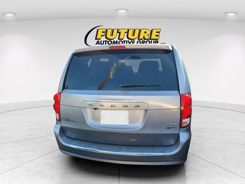 Used 2017 Dodge Grand Caravan SXT FWD image 4