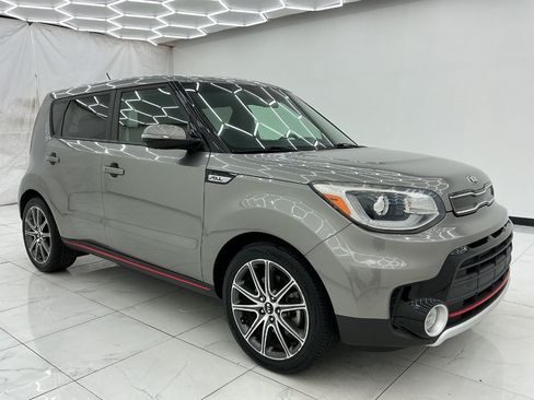 Used 2018 Kia Soul ! w/ Tech Package FWD image 7