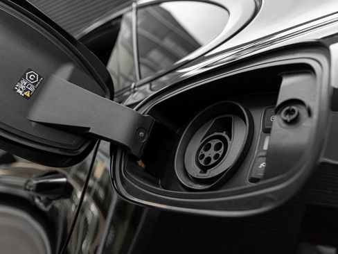 Certified 2025 Porsche Cayenne S AWD/4WD image 28