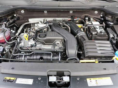 Certified 2025 Volkswagen Taos SE image 45