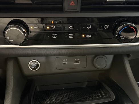 Used 2023 Nissan Rogue S FWD image 13