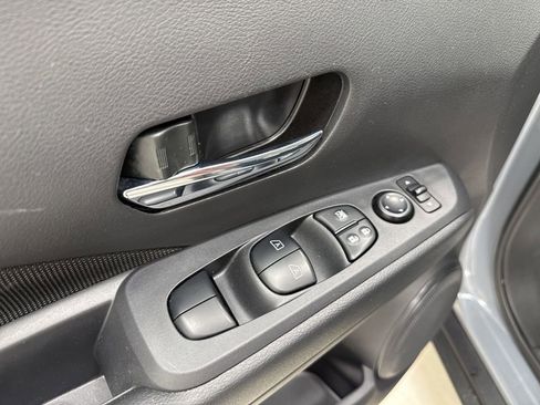 Used 2023 Nissan Kicks SV image 17