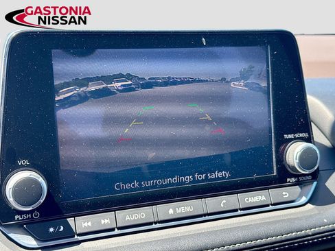 Used 2023 Nissan Rogue S image 17