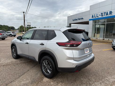 Used 2024 Nissan Rogue S FWD image 15