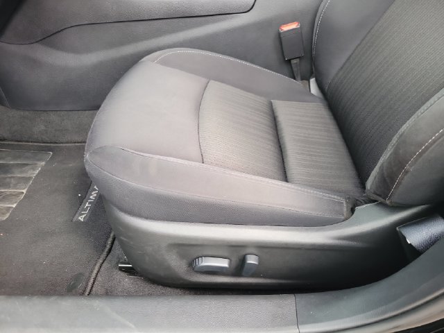 Used 2025 Nissan Altima 2.5 SV FWD image 13