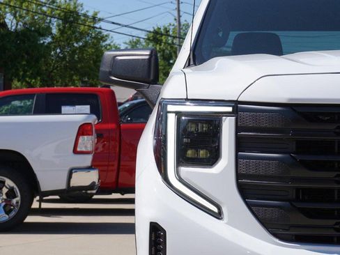 Used 2024 GMC Sierra 1500 Pro w/ Graphite Edition AWD/4WD image 9