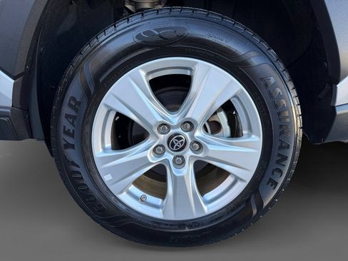 Used 2021 Toyota RAV4 LE AWD/4WD image 11