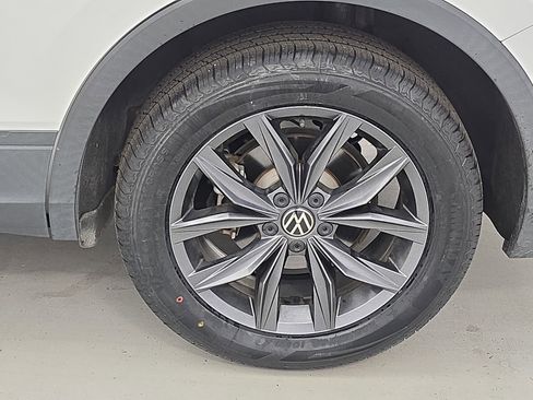 Certified 2022 Volkswagen Tiguan SE w/ Panoramic Sunroof Package image 34