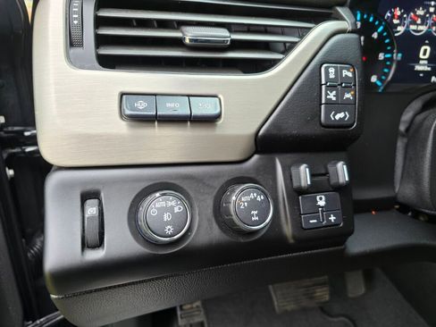 Used 2020 GMC Yukon XL Denali w/ Denali Ultimate Package image 30