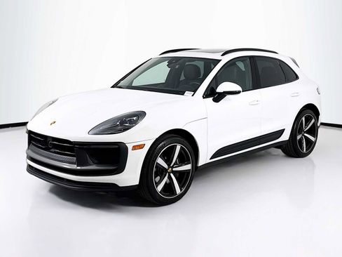 Certified 2025 Porsche Macan T image 1