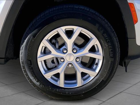 Used 2023 Jeep Grand Cherokee Limited image 10