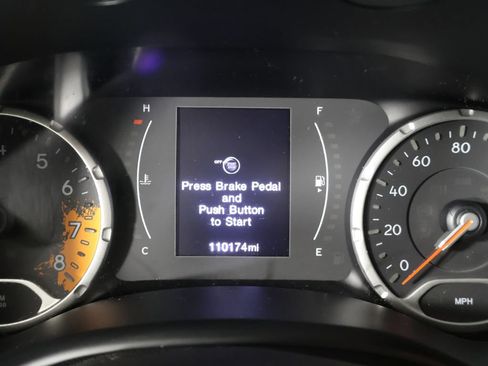 Used 2018 Jeep Renegade Altitude FWD image 34