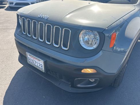 Used 2018 Jeep Renegade Latitude image 11