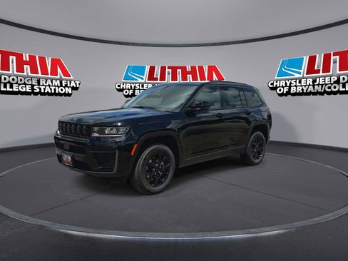 New 2026 Jeep Grand Cherokee Altitude RWD image 4