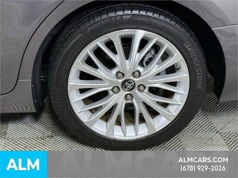 Used 2019 Toyota Camry XLE image 17