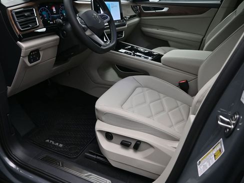New 2026 Volkswagen Atlas SE FWD image 17
