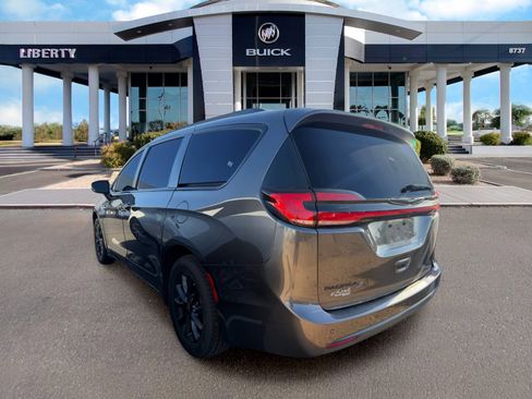 Used 2021 Chrysler Pacifica Touring w/ S Appearance Package FWD image 4