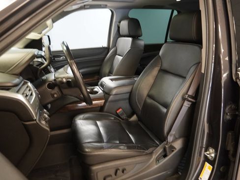 Used 2017 Chevrolet Tahoe LT w/ Luxury Package AWD/4WD image 3