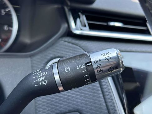 Used 2022 Land Rover Range Rover Velar R-Dynamic S AWD/4WD image 27