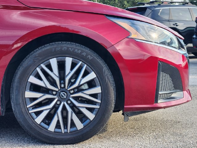 Used 2025 Nissan Altima 2.5 SV FWD image 8