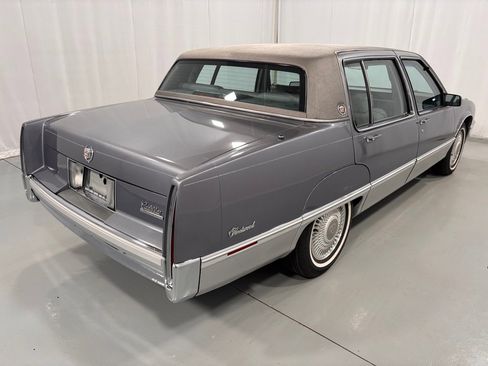 Used 1990 Cadillac Fleetwood Sedan image 5