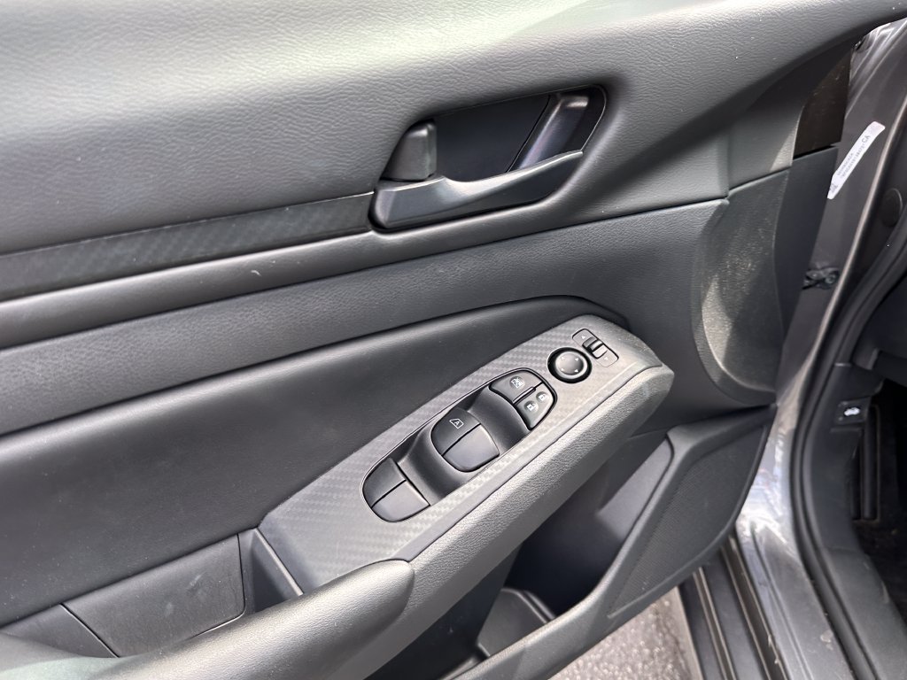 Used 2025 Nissan Altima 2.5 S FWD image 21